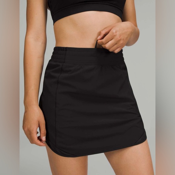 NWT Lululemon Hotty Hot HR Skirt Long Black Size 2 Shorts Underneath - Picture 1 of 11
